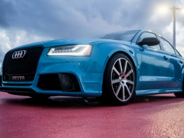 青緑のAudi